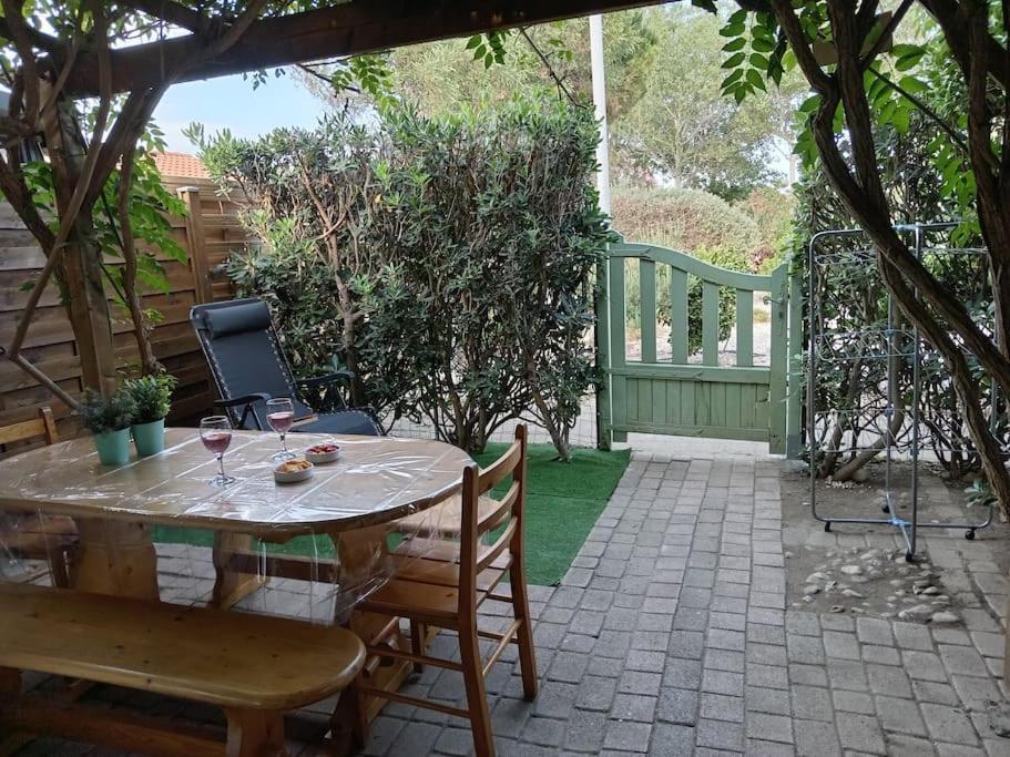Jolie Maisonnette Dans Residence Calme Avec Piscine Le Barcarès Exteriör bild