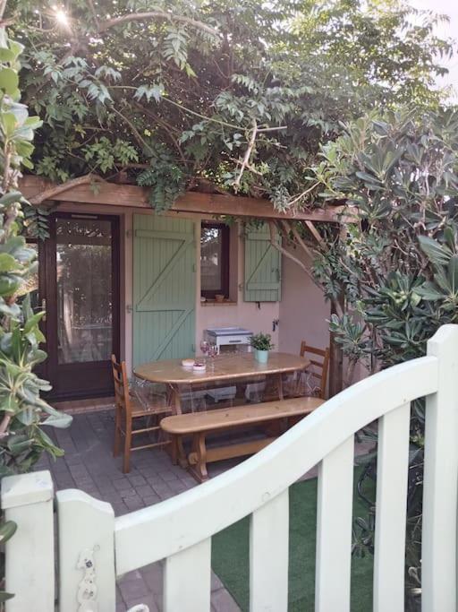 Jolie Maisonnette Dans Residence Calme Avec Piscine Le Barcarès Exteriör bild